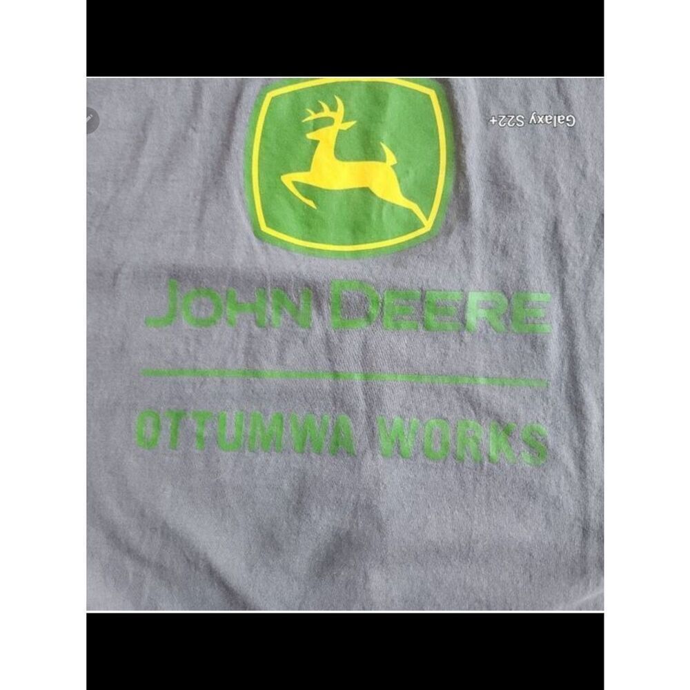 Gray T shirt with John Deere Green and Yellow Logo Emblem - Picture 3 of 6